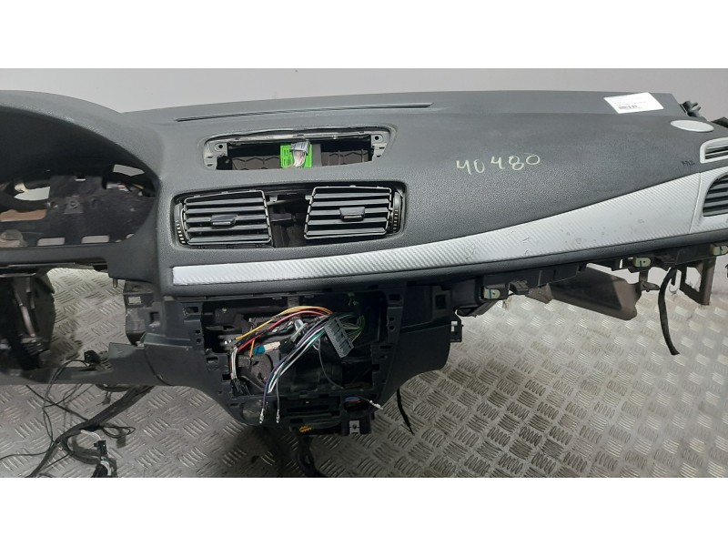 Recambio de salpicadero para renault megane iii coupe dynamique referencia OEM IAM 681000022R  