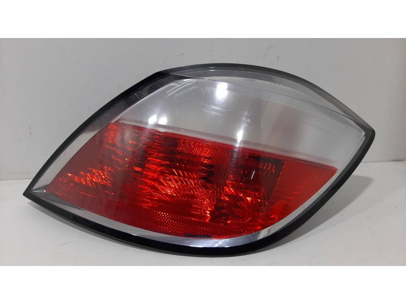 Recambio de piloto trasero derecho para opel astra h berlina cosmo referencia OEM IAM 93190305  