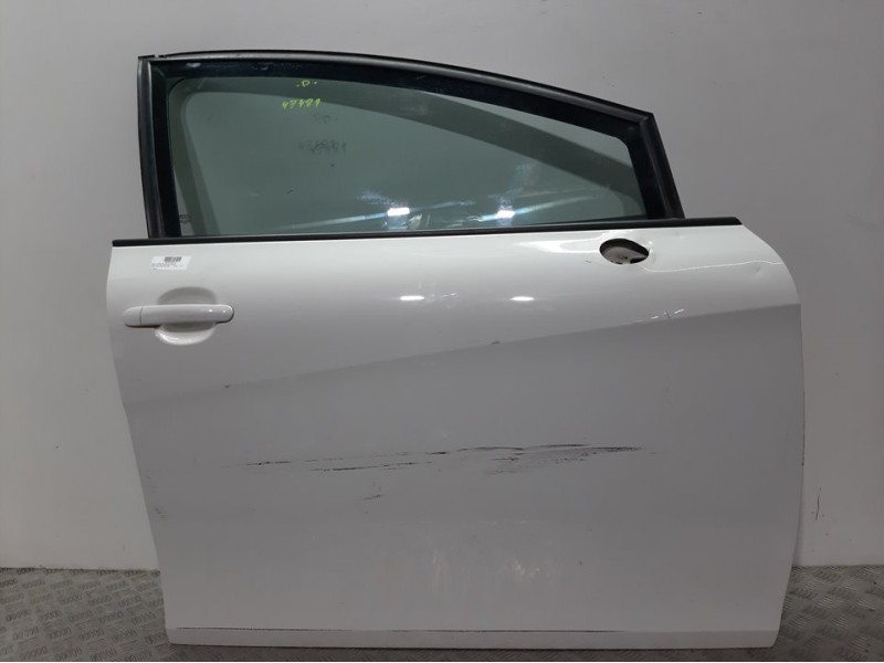 Recambio de puerta delantera derecha para seat leon (1p1) sport referencia OEM IAM  BLANCO 
