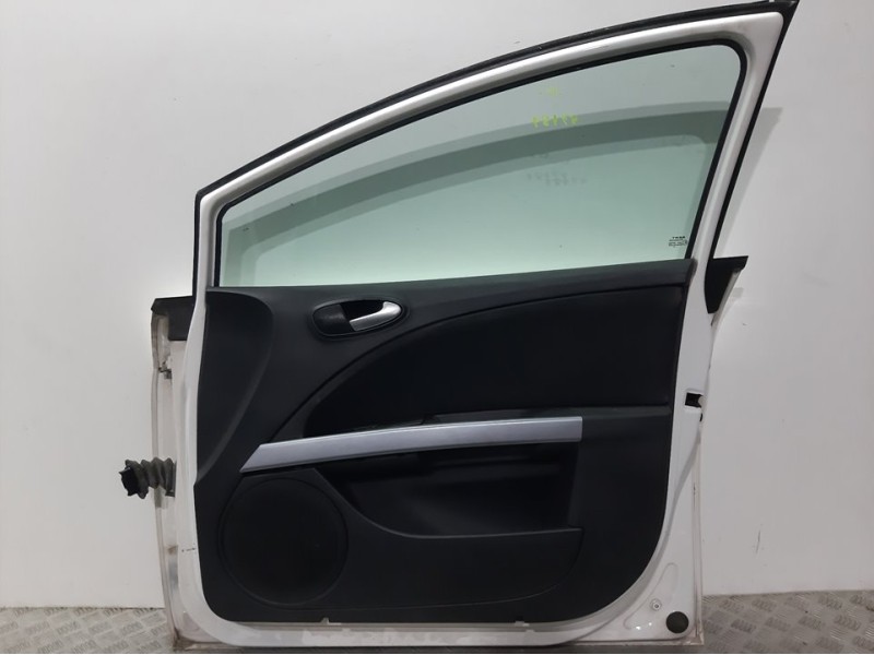 Recambio de puerta delantera derecha para seat leon (1p1) sport referencia OEM IAM  BLANCO 