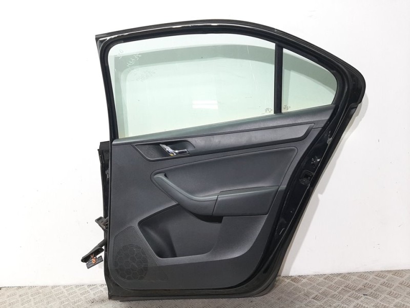 Recambio de puerta trasera derecha para skoda rapid active referencia OEM IAM   