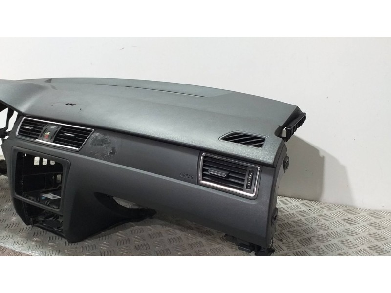 Recambio de salpicadero para skoda rapid active referencia OEM IAM 5JB857009F  