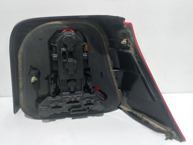 Recambio de piloto trasero izquierdo para volkswagen golf iv berlina (1j1) básico referencia OEM IAM 1J6945257  