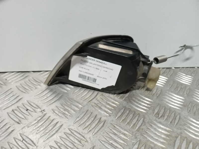 Recambio de piloto delantero derecho para seat toledo (1l) base referencia OEM IAM 1L0953050C  