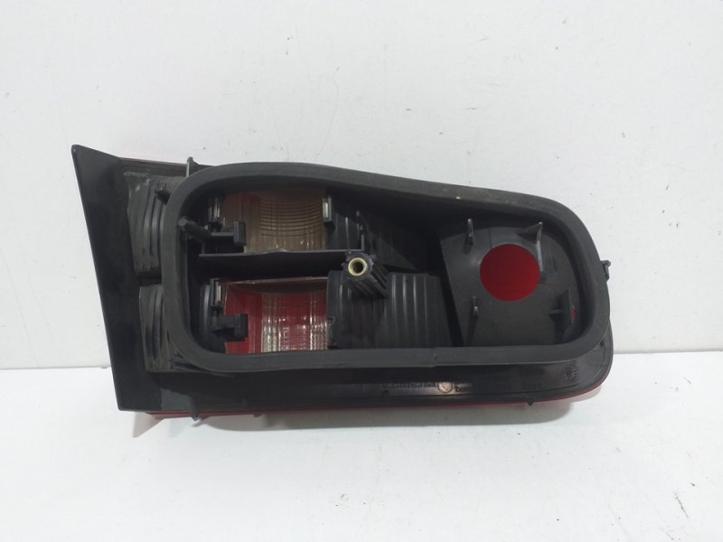Recambio de piloto porton trasero derecho para renault laguna ii (bg0) authentique referencia OEM IAM 8200002476  