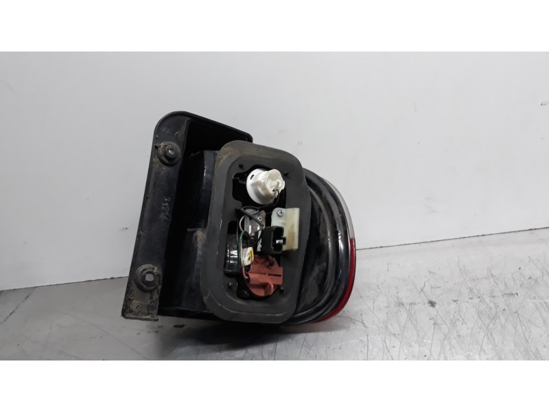 Recambio de piloto trasero izquierdo para hyundai h 1 h 1 combi con quinta puerta referencia OEM IAM   