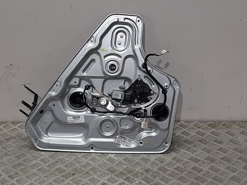 Recambio de elevalunas trasero derecho para hyundai ix20 gls comfort referencia OEM IAM 834601P000  2 PINES