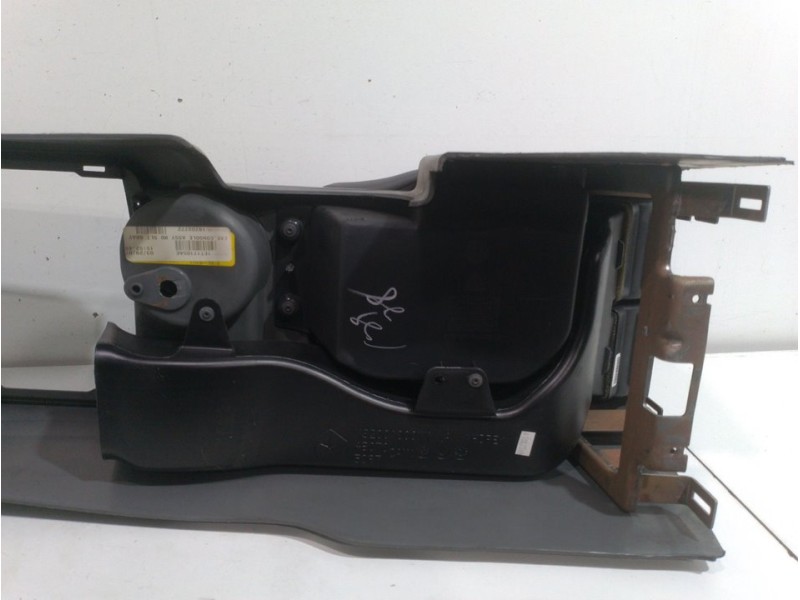 Recambio de apoyabrazos central para jeep gr. cherokee (wh) 3.0 crd laredo referencia OEM IAM   