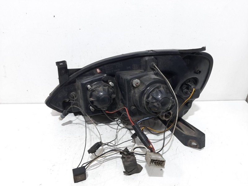 Recambio de faro derecho para opel corsa c club referencia OEM IAM   