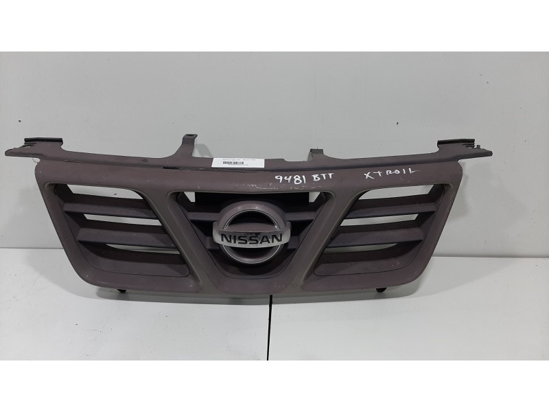 Recambio de rejilla delantera para nissan x-trail (t30) comfort referencia OEM IAM 623108H700  