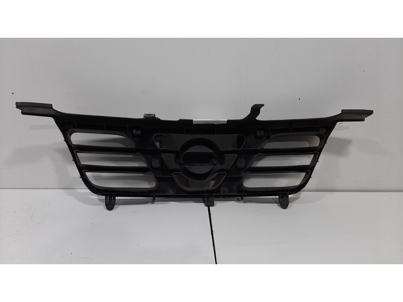 Recambio de rejilla delantera para nissan x-trail (t30) comfort referencia OEM IAM 623108H700  