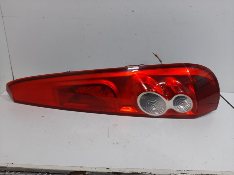 Recambio de piloto trasero derecho para ford fiesta (cbk) trend referencia OEM IAM   