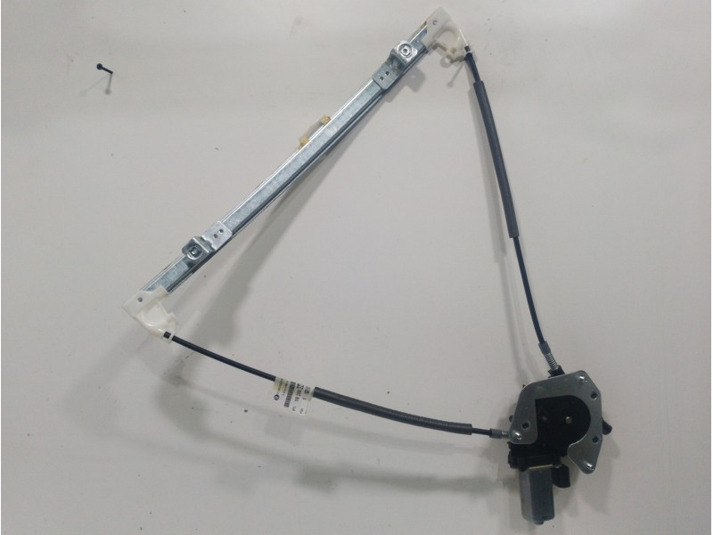 Recambio de elevalunas delantero derecho para renault clio iii referencia OEM IAM 1620006180  