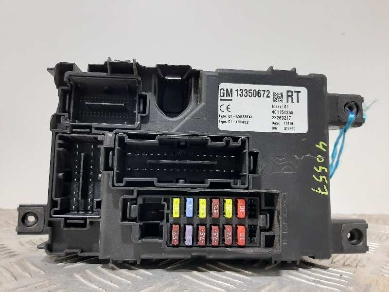 Recambio de caja reles / fusibles para opel corsa d cmon referencia OEM IAM 13350672  