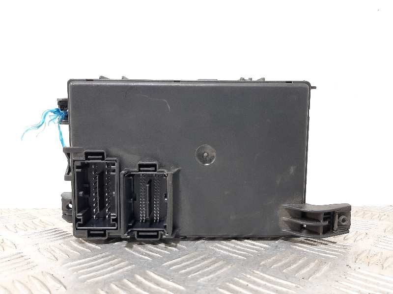 Recambio de caja reles / fusibles para opel corsa d cmon referencia OEM IAM 13350672  