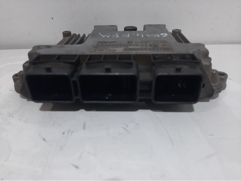 Recambio de centralita motor uce para citroën c3 hdi 92 collection referencia OEM IAM 0281011804 9662212280 