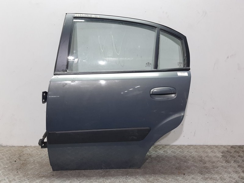 Recambio de puerta trasera izquierda para kia rio 1.4 active referencia OEM IAM 770031G210 GRIS 