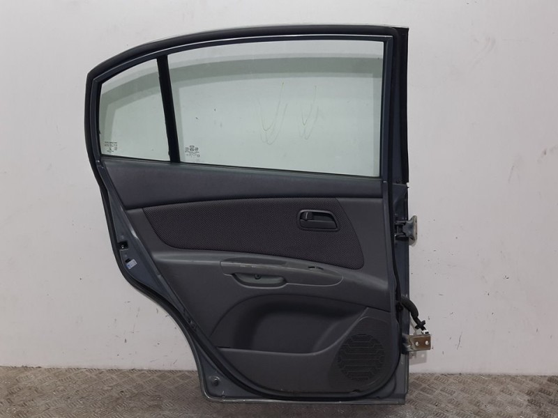 Recambio de puerta trasera izquierda para kia rio 1.4 active referencia OEM IAM 770031G210 GRIS 