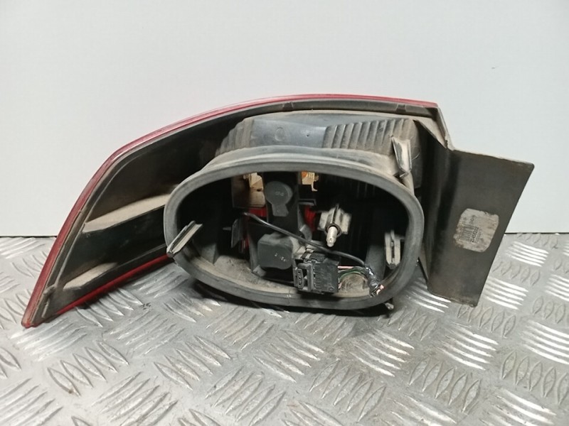 Recambio de piloto trasero derecho para renault laguna ii (bg0) dynamique referencia OEM IAM 8200002474  