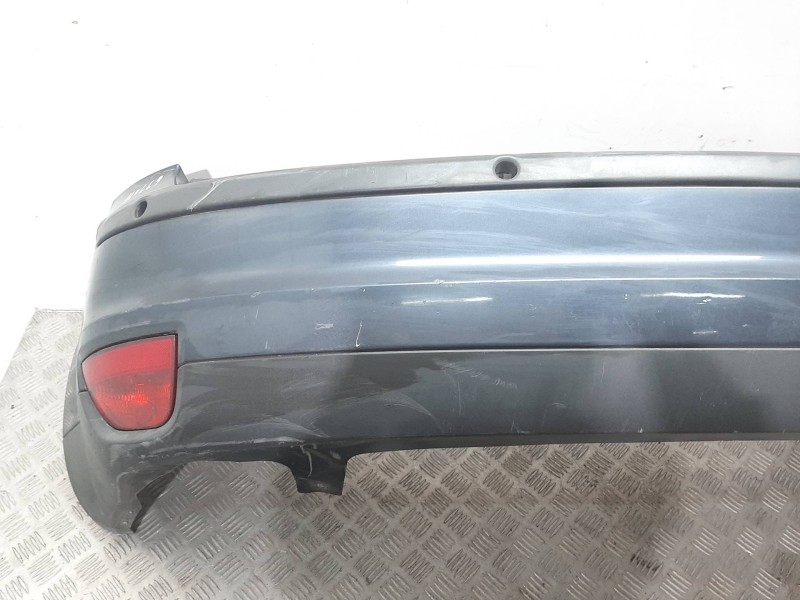 Recambio de paragolpes trasero para ford focus berlina (cap) trend referencia OEM IAM  GRIS 