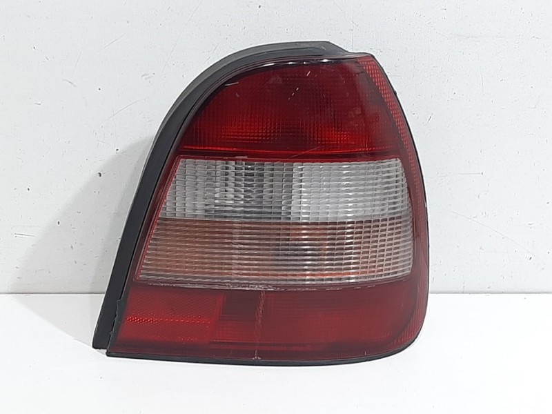 Recambio de piloto trasero derecho para nissan sunny berlina (n14) slx referencia OEM IAM    Recambio de piloto trasero derecho para nissan sunny berlina (n14) slx referencia OEM IAM