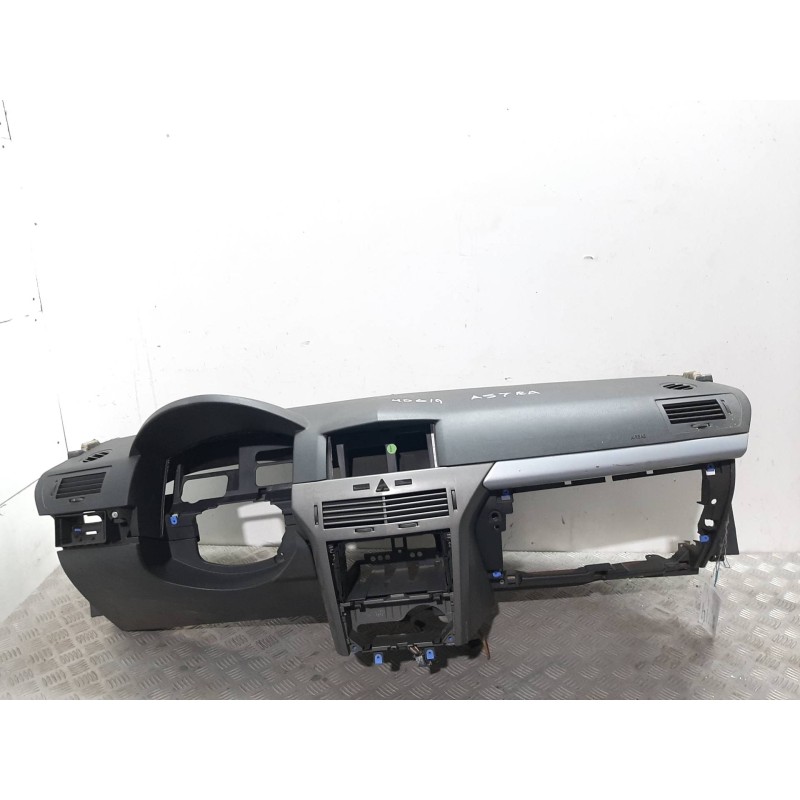 Recambio de salpicadero para opel astra gtc cosmo referencia OEM IAM   