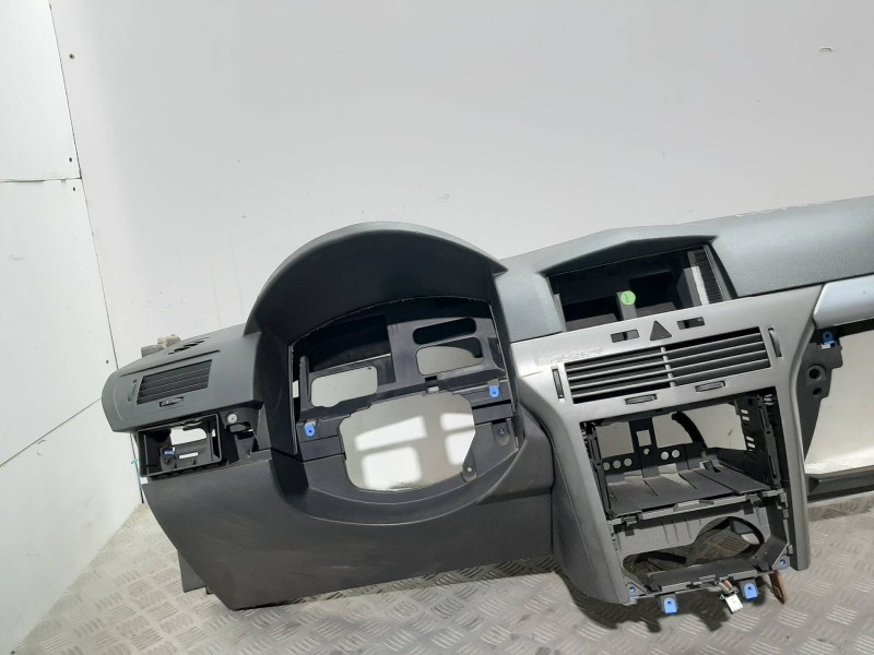 Recambio de salpicadero para opel astra gtc cosmo referencia OEM IAM   