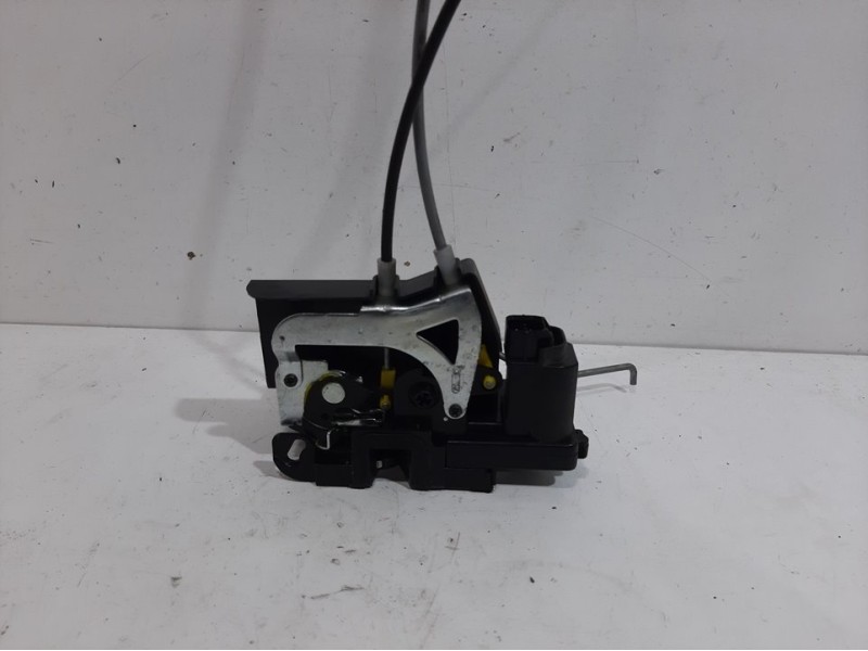 Recambio de cerradura puerta delantera derecha para ssangyong rodius xdi limited referencia OEM IAM 7122021004  