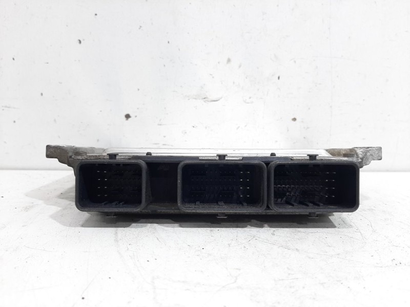 Recambio de centralita motor uce para renault scenic ii exception referencia OEM IAM 21584288  