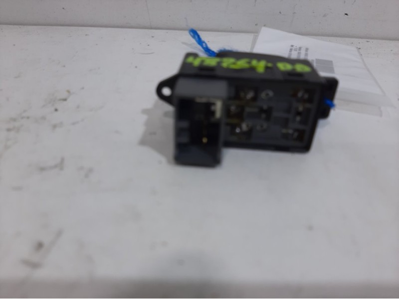 Recambio de mando elevalunas trasero derecho para ssangyong rodius xdi limited referencia OEM IAM 621W05450  