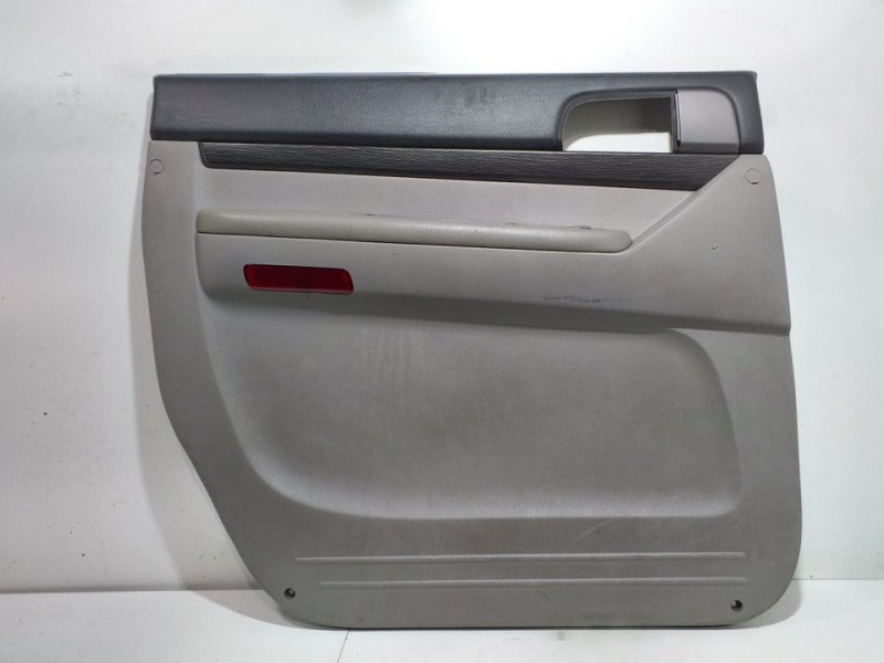 Recambio de guarnecido puerta trasera izquierda para ssangyong rodius xdi limited referencia OEM IAM   