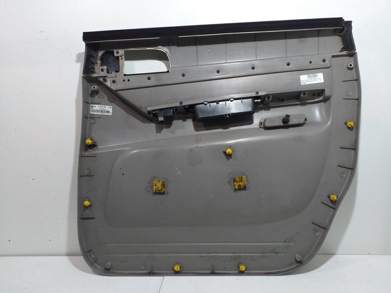 Recambio de guarnecido puerta trasera izquierda para ssangyong rodius xdi limited referencia OEM IAM   