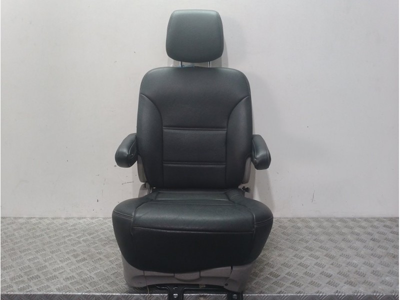 Recambio de asiento trasero derecho para ssangyong rodius xdi limited referencia OEM IAM   