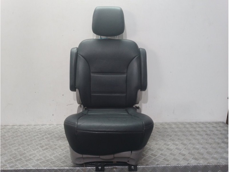 Recambio de asiento trasero derecho para ssangyong rodius xdi limited referencia OEM IAM   