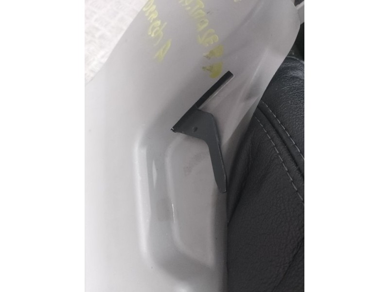 Recambio de asiento trasero derecho para ssangyong rodius xdi limited referencia OEM IAM   