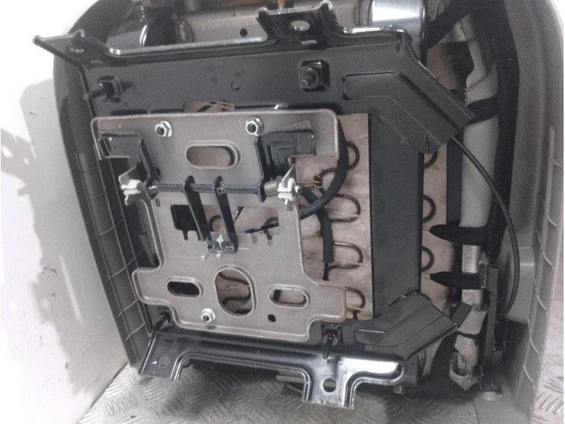 Recambio de asiento trasero izquierdo para ssangyong rodius xdi limited referencia OEM IAM   