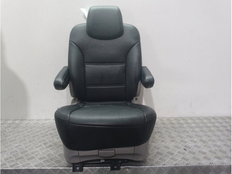 Recambio de asiento trasero izquierdo para ssangyong rodius xdi limited referencia OEM IAM   