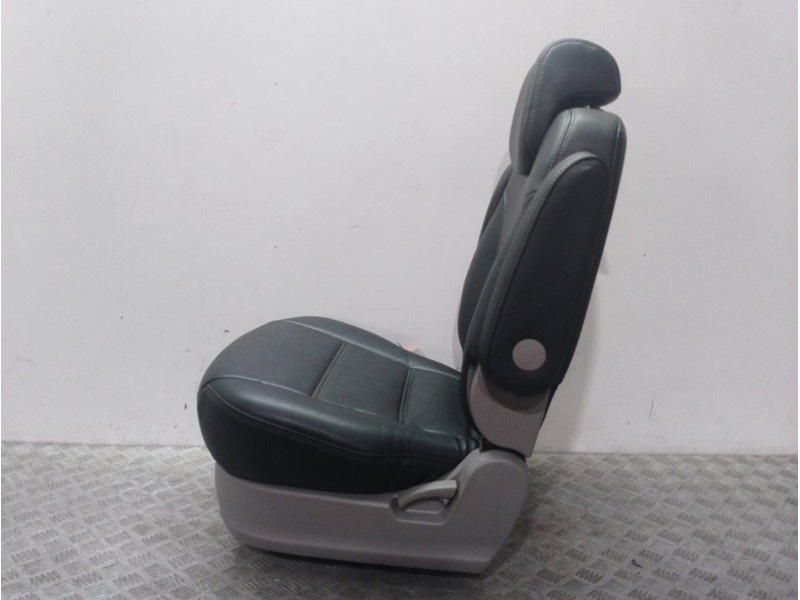 Recambio de asiento trasero izquierdo para ssangyong rodius xdi limited referencia OEM IAM   