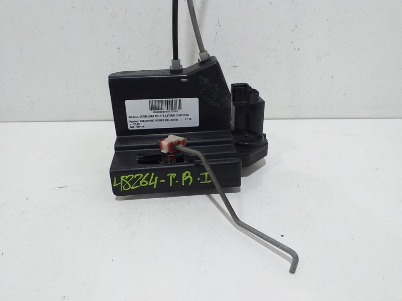 Recambio de cerradura puerta lateral izquierda para ssangyong rodius xdi limited referencia OEM IAM 7131021004  
