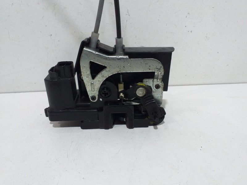 Recambio de cerradura puerta lateral izquierda para ssangyong rodius xdi limited referencia OEM IAM 7131021004  