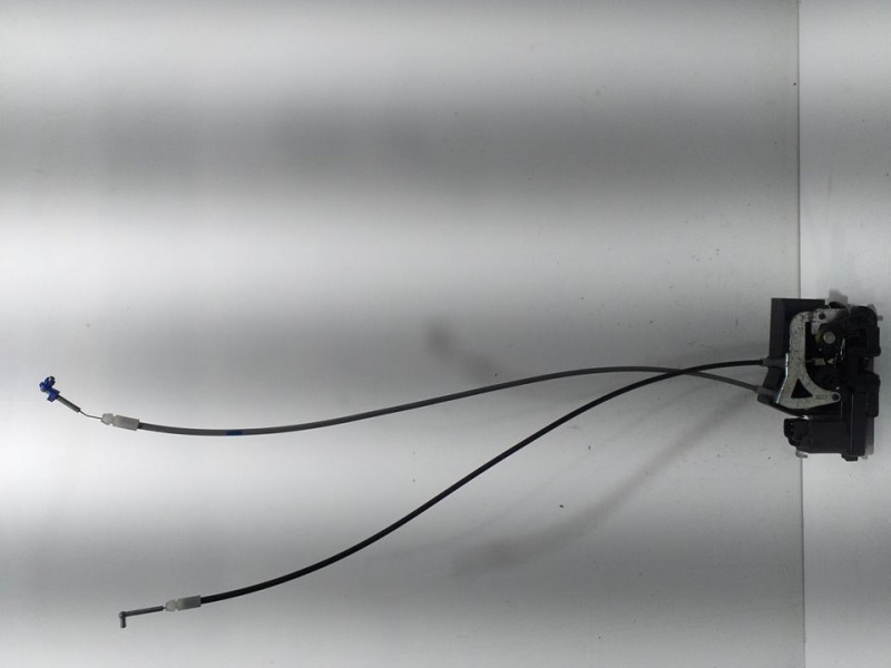 Recambio de cerradura puerta lateral izquierda para ssangyong rodius xdi limited referencia OEM IAM 7131021004  