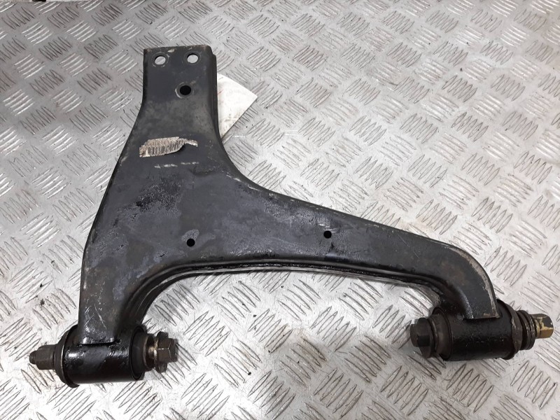 Recambio de brazo suspension inferior delantero derecho para ssangyong rodius 2.7 turbodiesel cat referencia OEM IAM   
