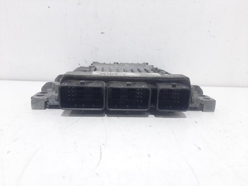 Recambio de centralita motor uce para renault scenic ii dynamique referencia OEM IAM 8200843713 S122326114 SIEMENS