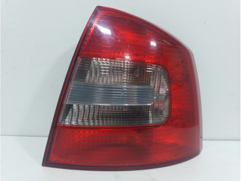 Recambio de piloto trasero derecho para skoda octavia berlina (1z3) family referencia OEM IAM   