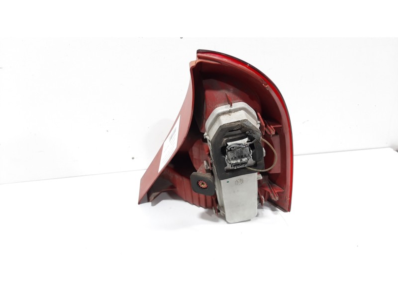 Recambio de piloto trasero izquierdo para renault clio ii fase ii (b/cb0) campus referencia OEM IAM 8200917488  