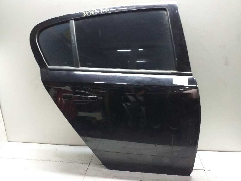 Recambio de puerta trasera derecha para opel astra h berlina cosmo referencia OEM IAM  NEGRA 