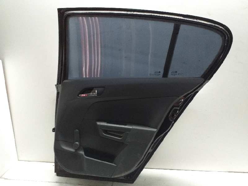 Recambio de puerta trasera derecha para opel astra h berlina cosmo referencia OEM IAM  NEGRA 