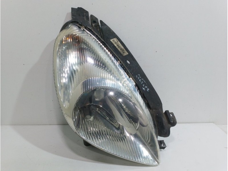 Recambio de faro derecho para citroën xsara picasso 2.0 hdi referencia OEM IAM 6205W0  
