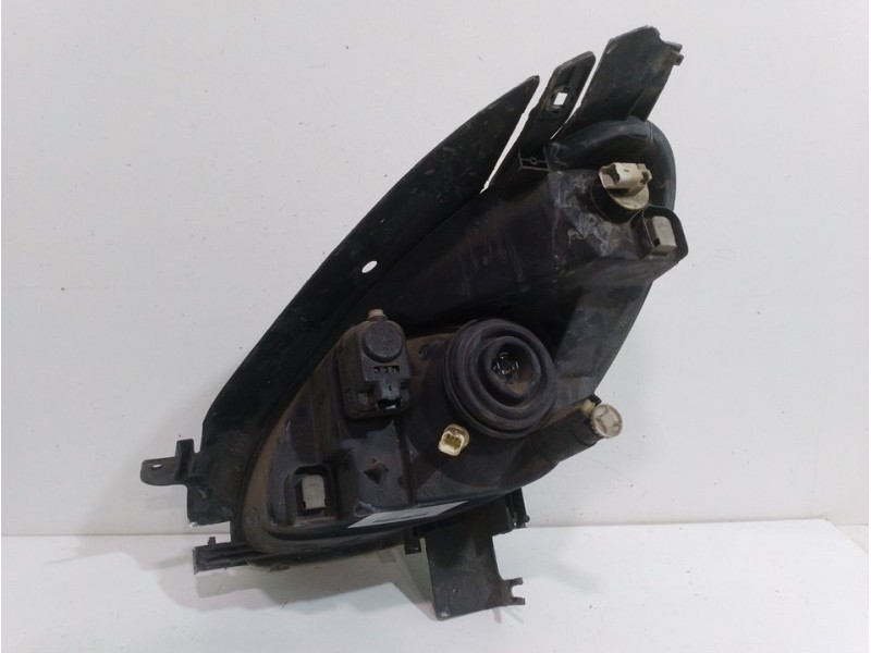 Recambio de faro derecho para citroën xsara picasso 2.0 hdi referencia OEM IAM 6205W0  
