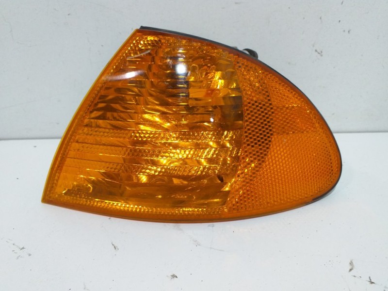 Recambio de piloto delantero izquierdo para bmw serie 3 berlina (e46) 318i referencia OEM IAM 63137165847  